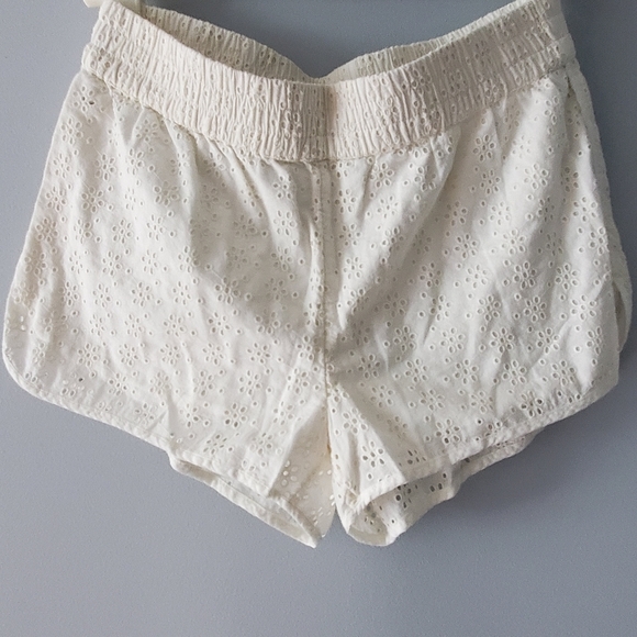 aerie Pants - Aerie Cotton Eyelet Elastic Waistband Shorts Size M